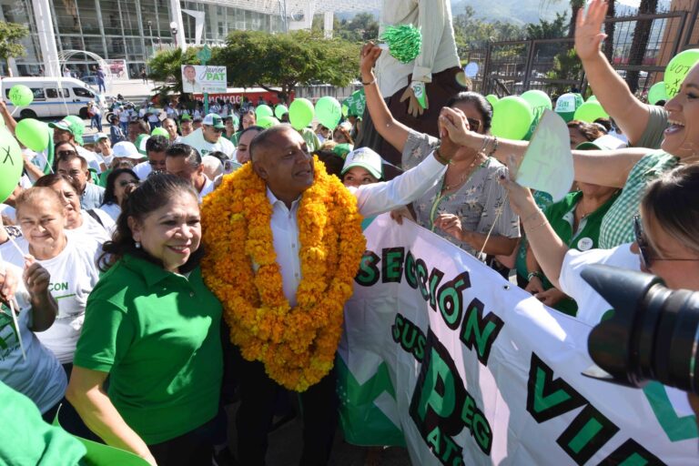 Javier Pat recorre Palacio con propuestas para fortalecer al SUSPEG