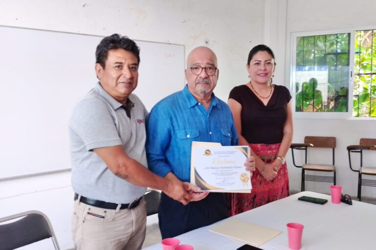 Magnífica ponencia del doctor Baltasar Hernández sobre Acapulco en Sindicato de Periodistas