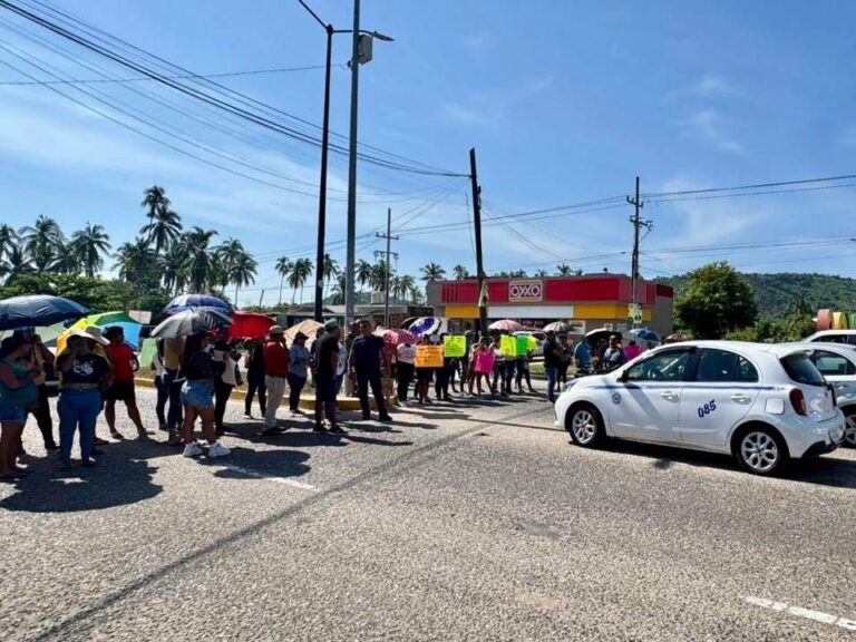 Bloquean carretera federal Acapulco–Zihuatanejo en Coyuca de Benítez