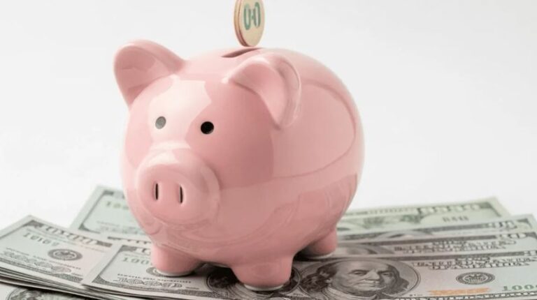 Cobrarán comisión Afores de 0.54% a trabajadores en el 2026; PensionISSSTE la aplicará en 0.52%