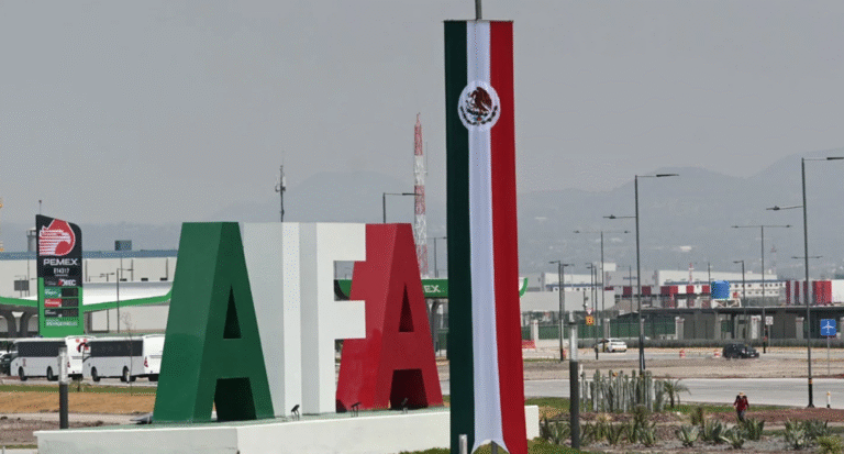 Disminución de vuelos es por el cierre del Gobierno de Estados Unidos, afirma Sheinbaum