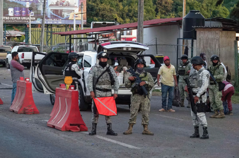 Detiene Guardia Nacional a siete escoltas de Carlos Manzo en Michoacán