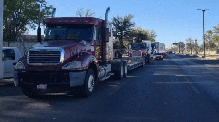 Levantan bloqueos de transportistas en carreteras de México