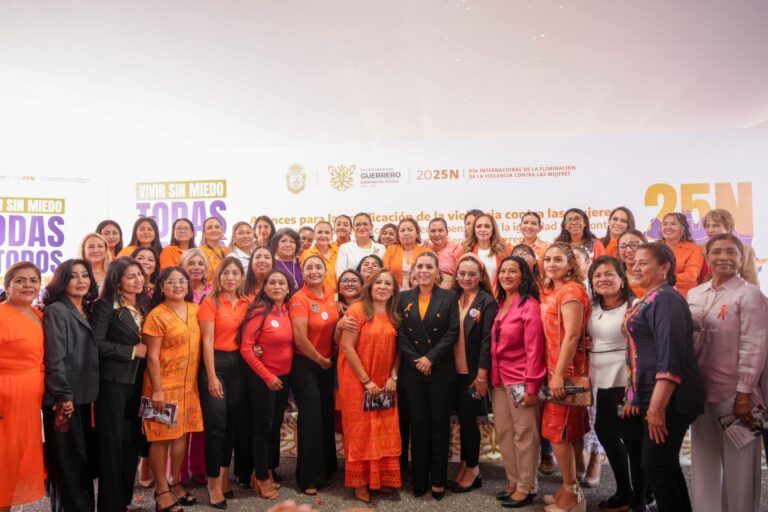 Alcaldesa Abelina López acompaña a la gobernadora en Feria de Servicios e Informe contra la Violencia de Género