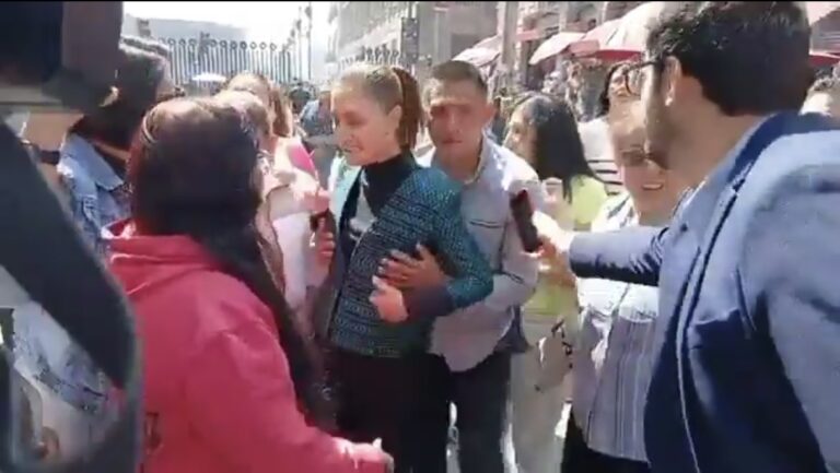 Sheinbaum es acosada por un hombre que llega a tocarla en un recorrido en la calle en Ciudad de México