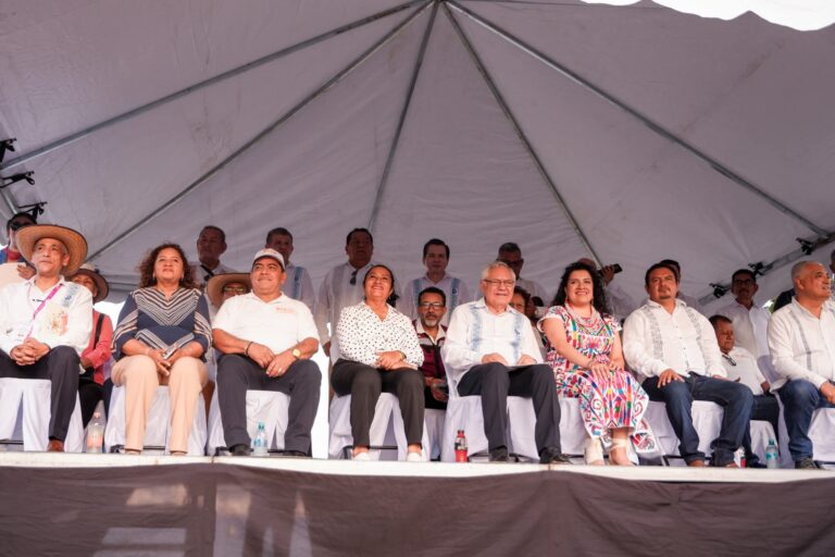 Recibe Abelina López a participantes del Encuentro Nacional de Arte y Cultura