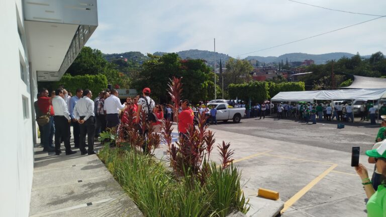 Se retira candidato de la planilla roja de reunión convocada por la Comisión Electoral del SUSPEG