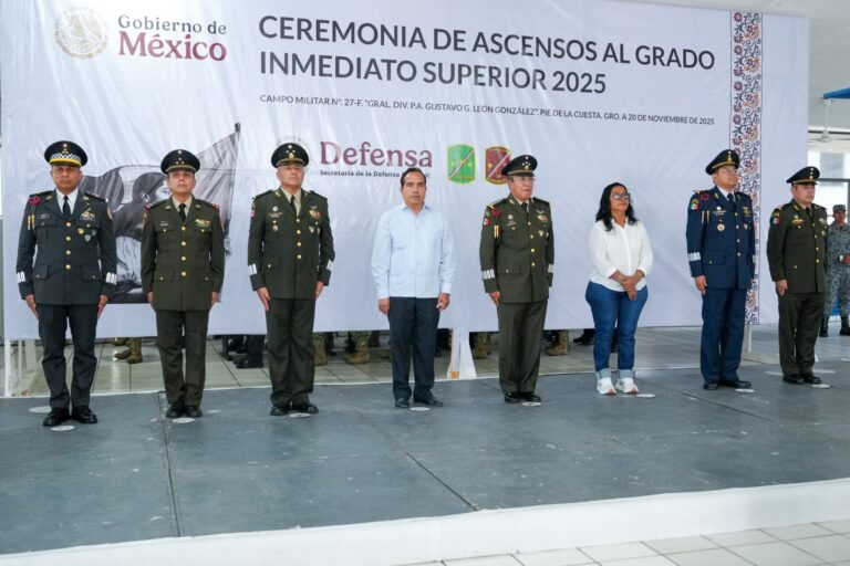 Respalda Abelina López Rodríguez ceremonia de ascensos del Ejército Mexicano