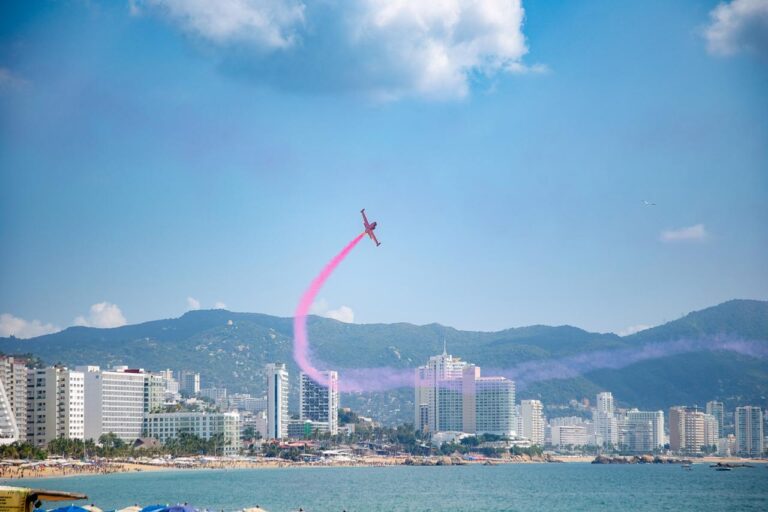 Acapulco brilla con miles de visitantes en el segundo día del Air Show 2025