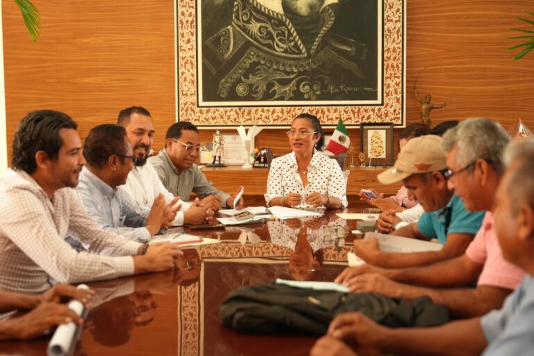 Fortalece Abelina López Rodríguez diálogo directo con líderes de colonias