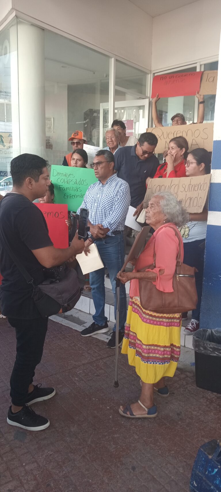 Toman colonos instalaciones de Capama, exigen agua