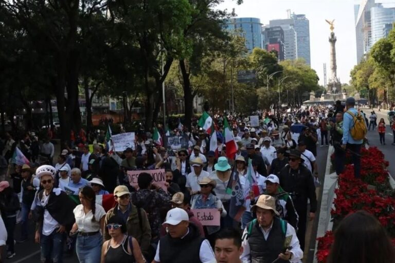 Generación Z realiza “Marcha del silencio” en respuesta a la movilización de la 4T