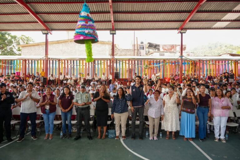Construye Abelina López Rodríguez paz y bienestar en la colonia Emiliano Zapata