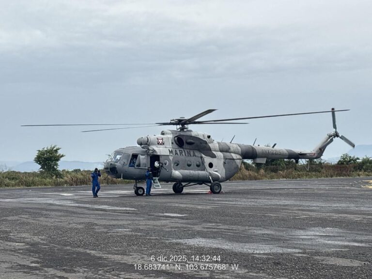 Marina apoya a población de Coahuayana, Michoacán