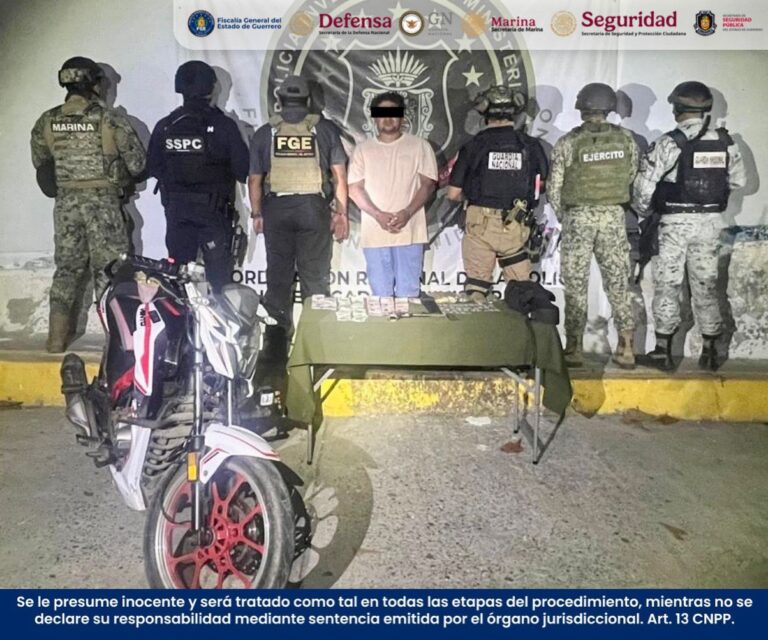 Detiene FGEGuerrero a masculino en flagrancia con arma de fuego, droga y motocicleta en Acapulco