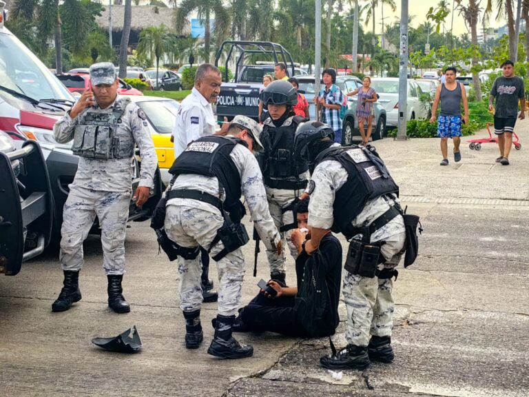 Choca camioneta de GN con motociclista