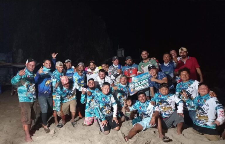 Todo un éxito el tercer torneo de pesca en Piedra de Tlacoyunque, en Tecpan de Galeana