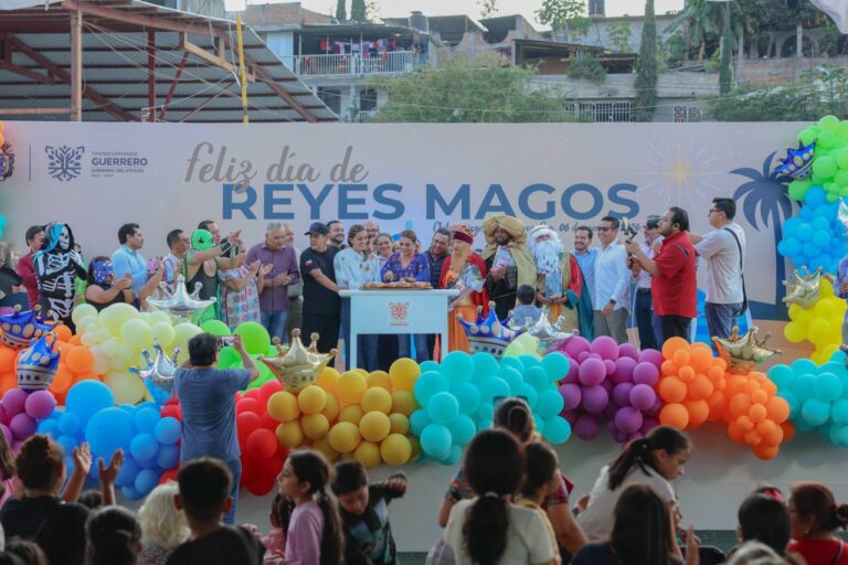 Evelyn Salgado celebra el Día de Reyes con niñas y niños de Chilpancingo