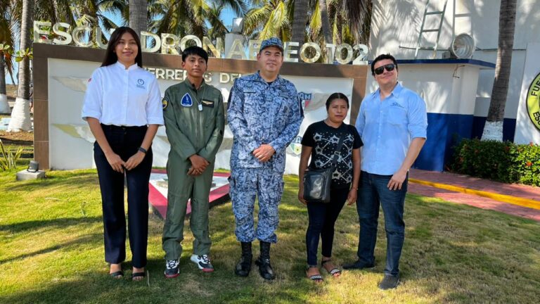 «Piloto por un Día» permite acercamiento con la sociedad: Fuerza Aérea