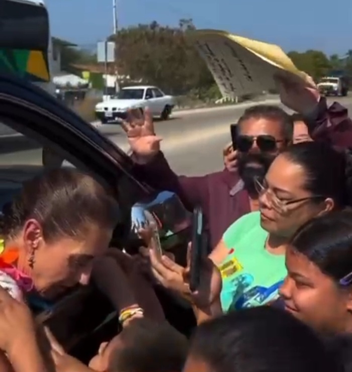 Claudia Sheinbaum escuchó demandas de vecinos de Atoyac