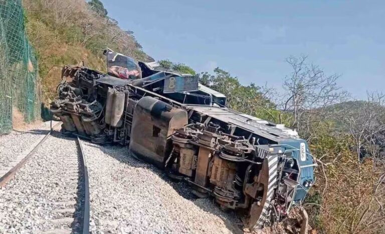 Defensa de tres víctimas presentan denuncia ante FGR; van contra autoridades y contratistas de Tren Interoceánico