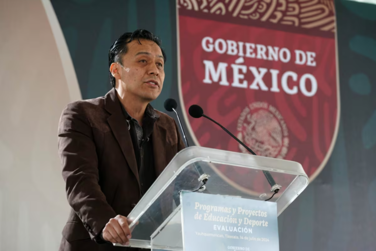 Despide SEP a Marx Arriaga, el polémico creador de los nuevos libros de texto