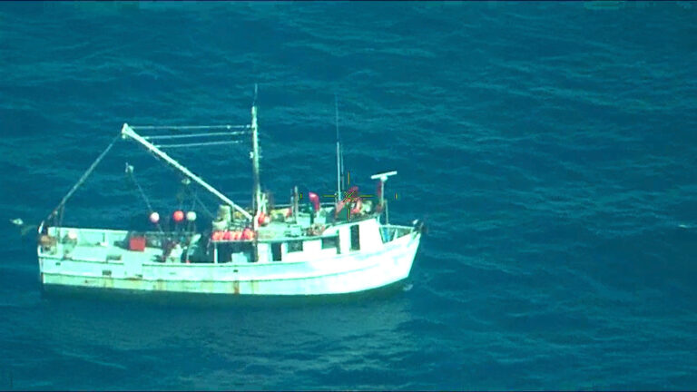 La Armada de México en coordinación con la Guardia Costera de Estados Unidos aseguran aproximadamente 188 bultos con toneladas de presunta cocaína