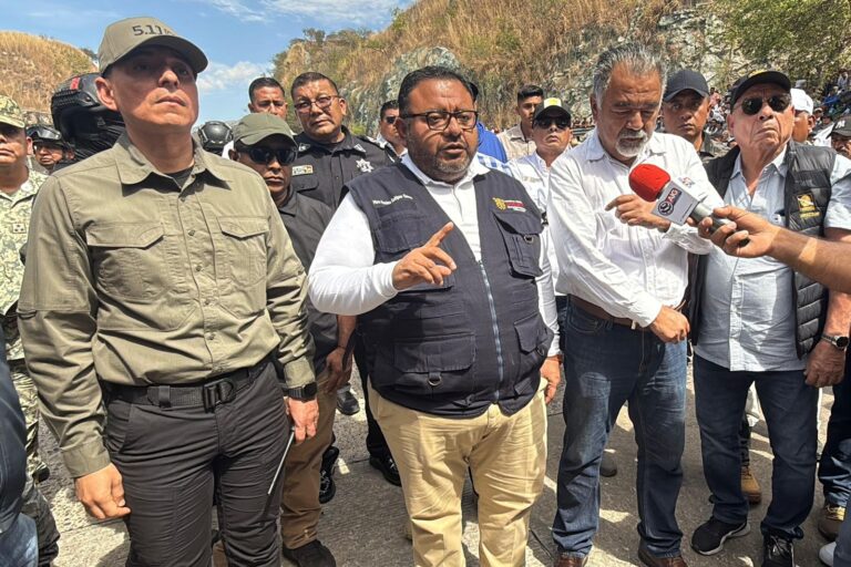Gobiernos Estatal y Federal Retoman Diálogo Por Cuarta Vez Ante Bloqueo en la Autopista del Sol