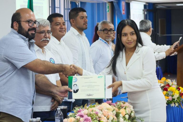 En representación de la gobernadora Evelyn Salgado, asiste Ricardo Salinas Méndez a la clausura de generación de la UT de Acapulco