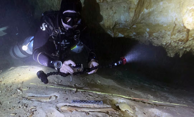 Descubren esqueleto humano de más de 8 mil años en cenotes del Caribe mexicano