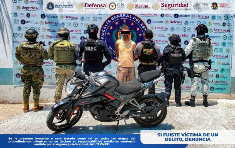 Detiene FGE Guerrero a un hombre en posesión de motocicleta con reporte de robo en Acapulco