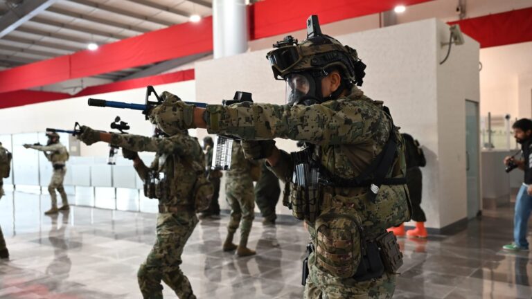 SEMAR participa en ejercicio de respuesta ante incidente con material radiológico, en el Aeropuerto Internacional de Toluca