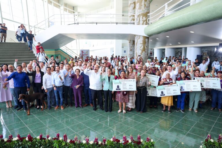 Evelyn Salgado entrega visas a adultos mayores del programa «Lazos Migrantes» 2026