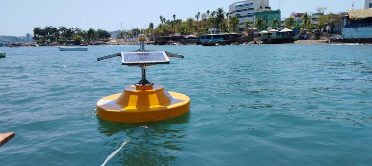 Instala Protección Civil Acapulco boya en la bahía para mejorar el monitoreo oceánico