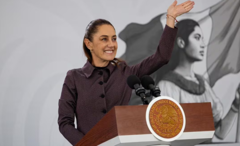 Analiza Sheinbaum medidas para evitar alza en gasolina ante volatilidad del petróleo