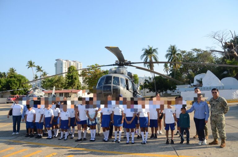 La Octava Región Naval recibe visita de alumnos de la Escuela Primaria Matutina María Orozco de Marrón de Acapulco