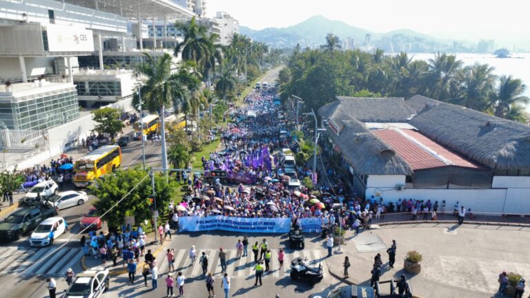 Manifestación Por el Día Internacional de la Mujer Recorre la Costera en Acapulco