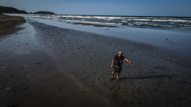Continúa limpieza del Derrame en Golfo de México y se investiga si fué fuga