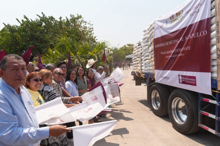 Destina Abelina López 4.5 mdp al traslado de fertilizante en comunidades rurales