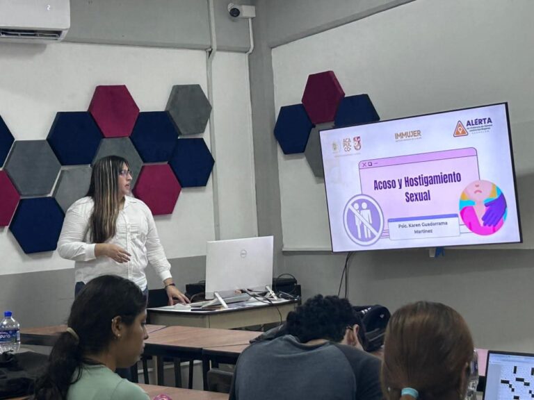 Imparte Immujer conferencia “Acoso y Hostigamiento Escolar” en la UAGro