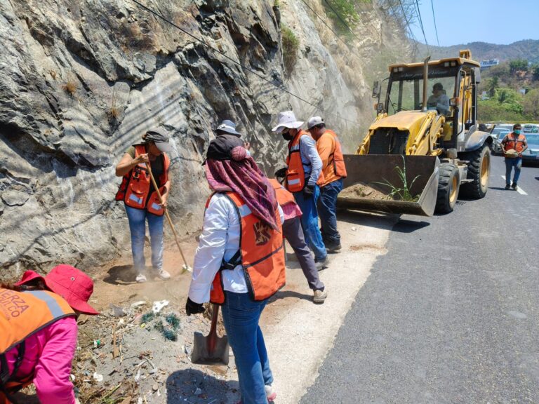 Operativo integral de Servicios Públicos avanza en la zona Poniente
