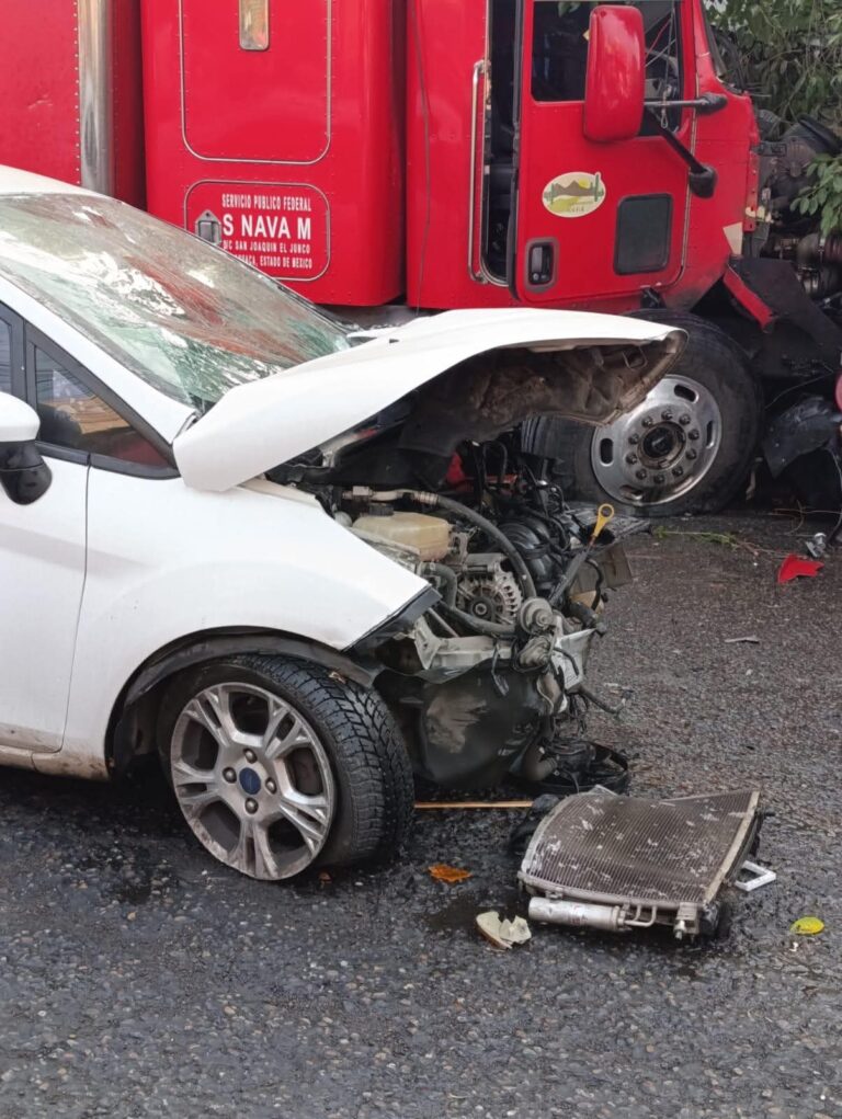 Atiende Protección Civil y Bomberos accidente en avenida Constituyentes