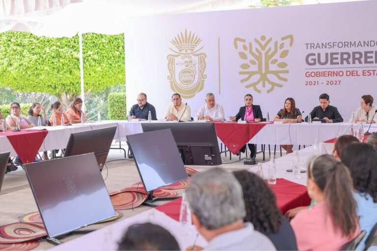 Prioriza Evelyn Salgado la educación en comunidades de Chilapa con docentes de la Montaña Baja
