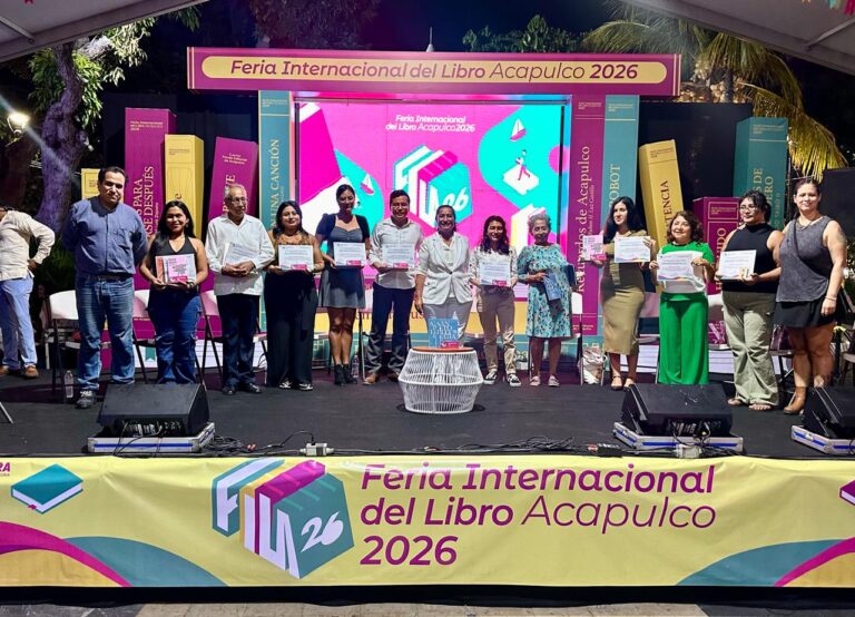 Lleva Abelina López la FILA 2026 al Zócalo con una noche literaria y música en vivo