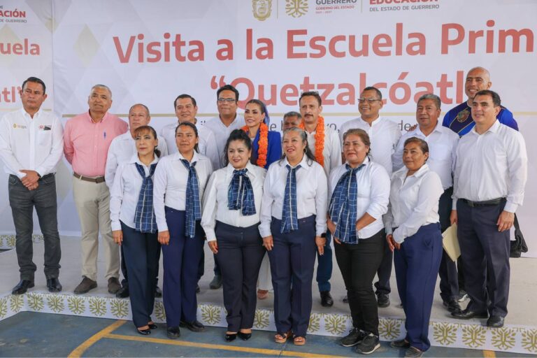 Encabeza Evelyn Salgado homenaje al lábaro patrio en la escuela primaria «Quetzalcóatl» de Chilpancingo