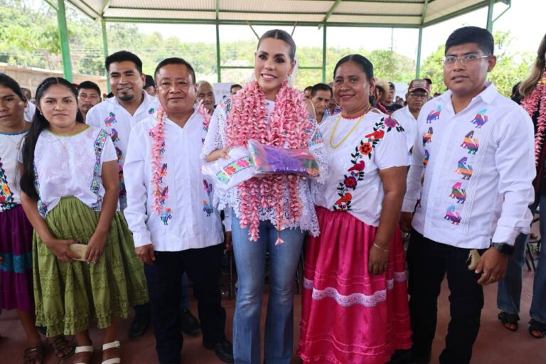 Evelyn Salgado reafirma compromiso con pueblos originarios, lleva obras y servicios a Ñuu Savi