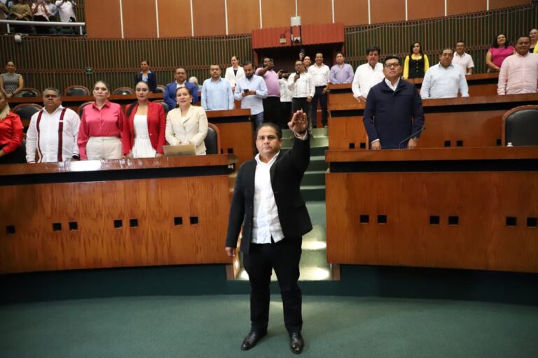 Rinde protesta ante el pleno Joaquín Badillo como presidente de la JUCOPO