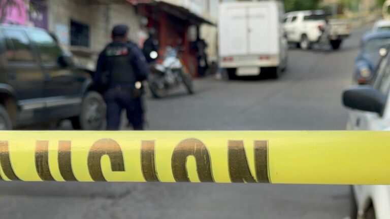Asesinan a balazos a chofer de Urvan en la terminal de Palma Sola-Fovissste en Acapulco
