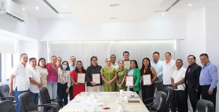 CDHEG celebra sesión ordinaria del Consejo Consultivo y entrega reconocimientos por años de servicio