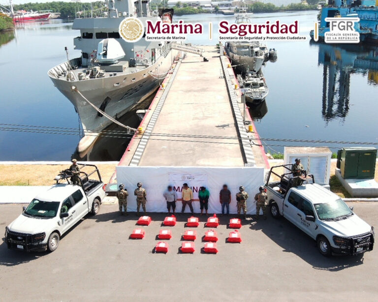 En aguas del Océano Pacífico, MARINA asegura aproximadamente 1.2 toneladas de presunta cocaína frente al Estado de Chiapas